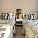 דירה House No 10 *