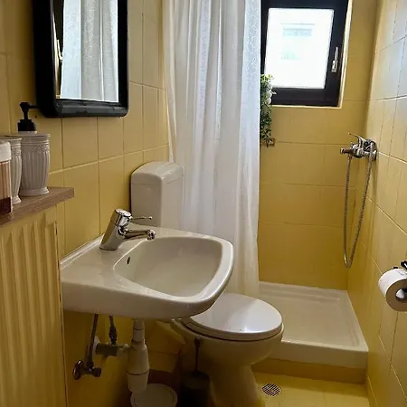 House No 10 Apartment