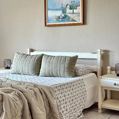 House No 10 Lägenhet Olympiakí Aktí