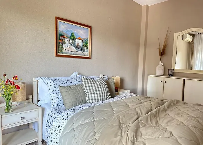 דירה House No 10 *